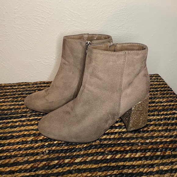 Ankle High Women Glitter Heeled Booties - Picture 4 of 5